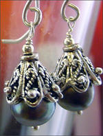 Black Pearl small clip earrings